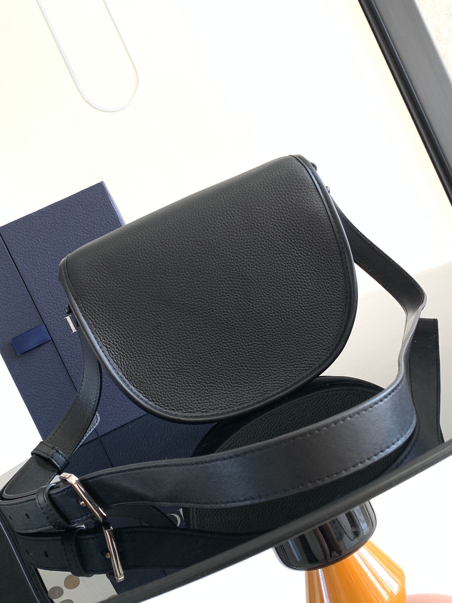 D*or gallop messenger bag-20.5 x 16 x 5cm