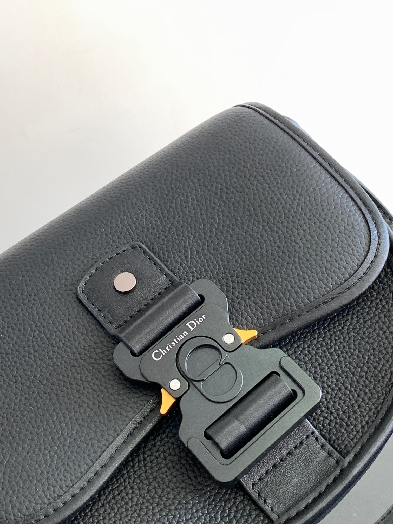 D*or gallop messenger bag-20.5 x 16 x 5cm