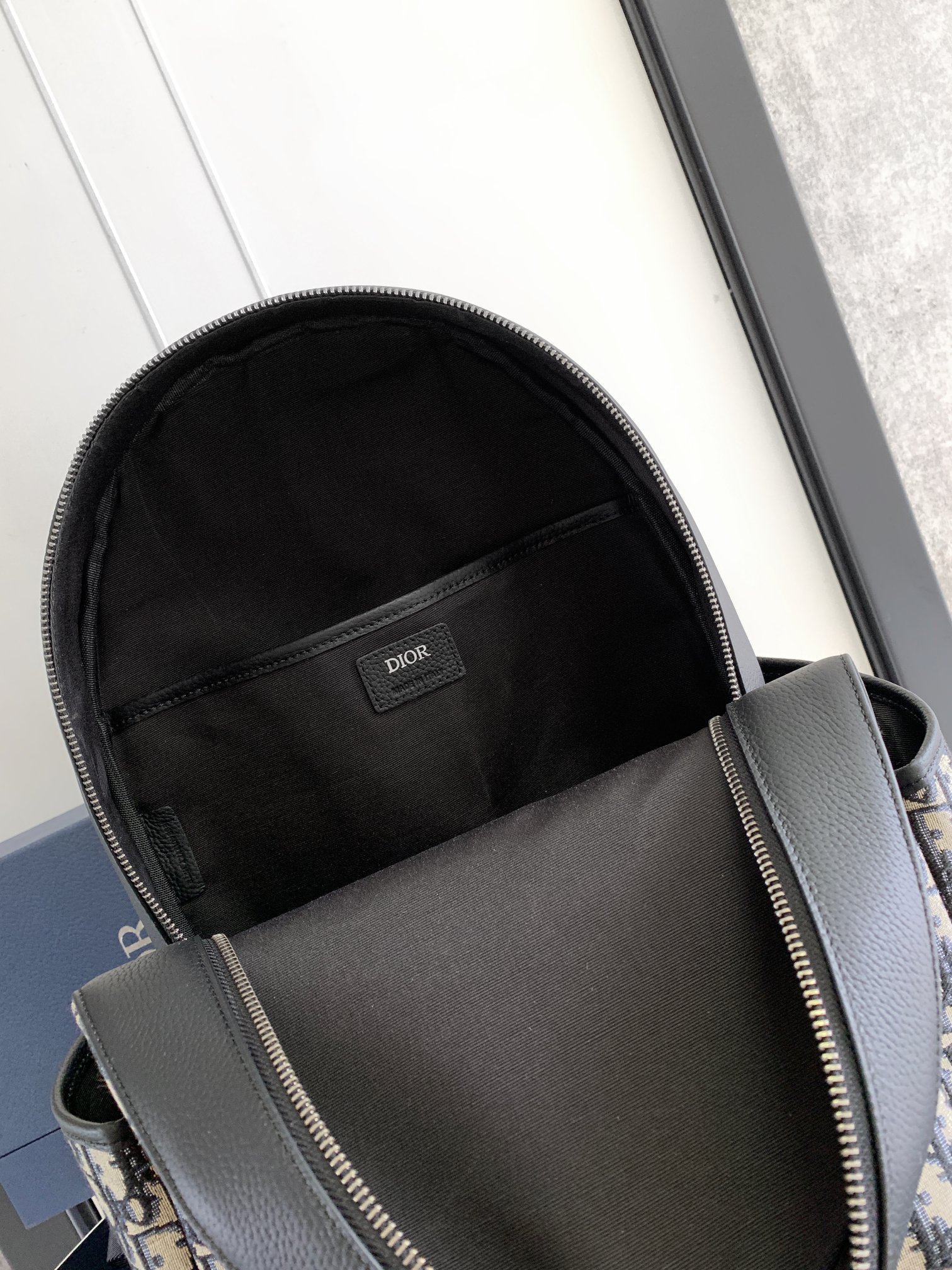 D*or explorer backpack-30 x 42 x 14.5cm