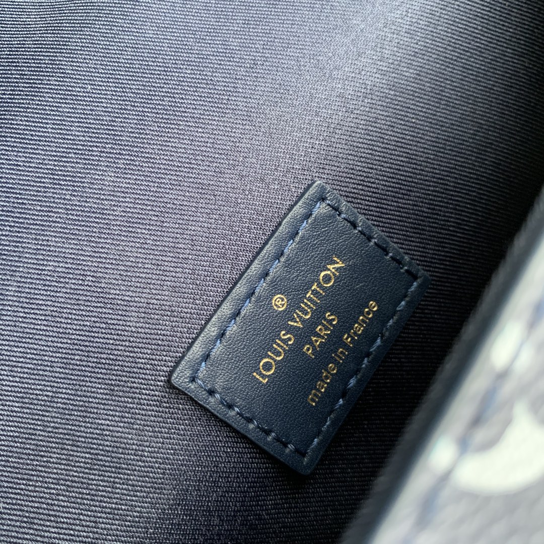 l0*is V*t0n steamer bag-18x 11x 6.5cm