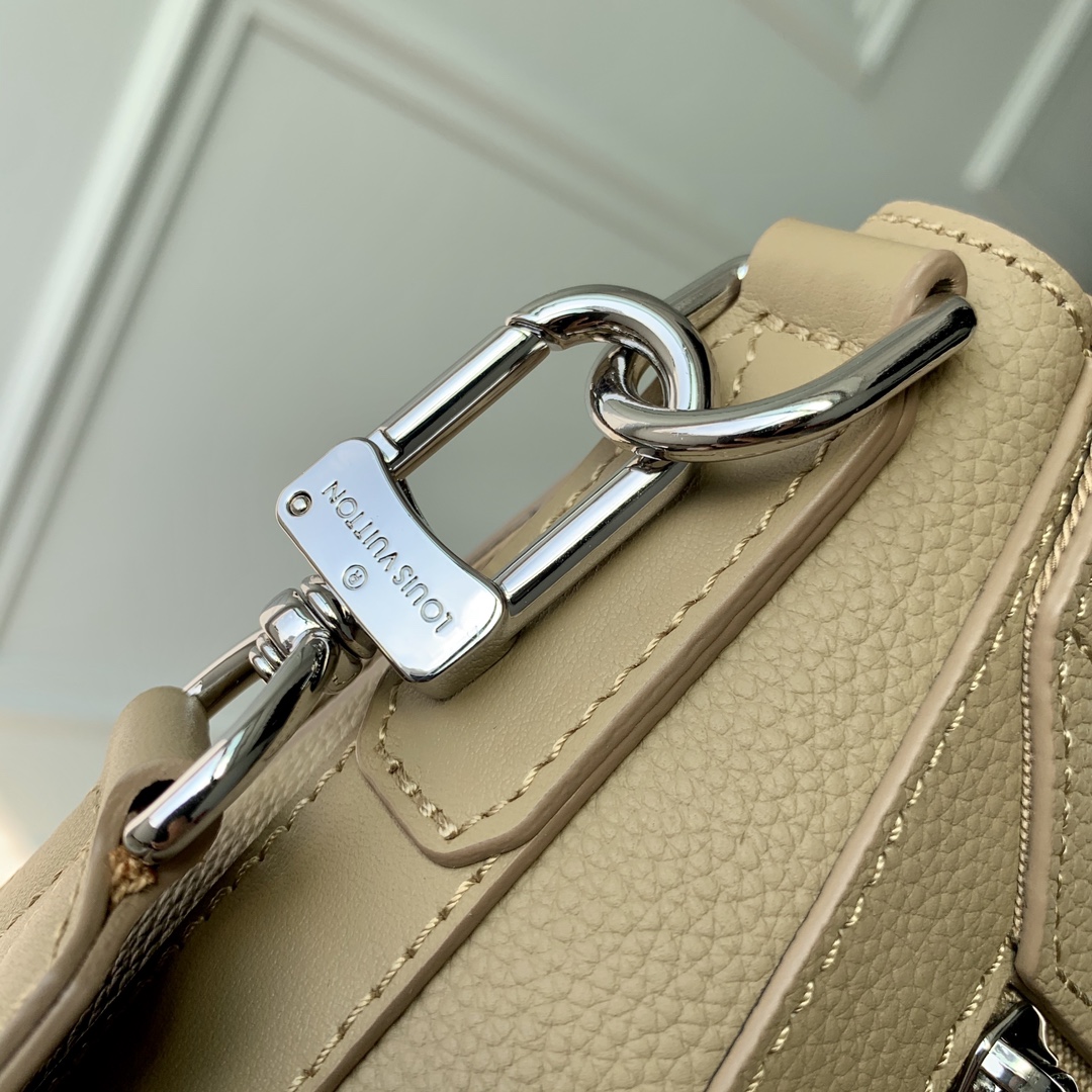 l0*is V*t0n aerogram messenger bag-28 x 24 x 10cm