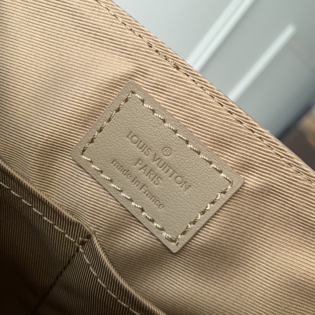 l0*is V*t0n aerogram messenger bag-28 x 24 x 10cm