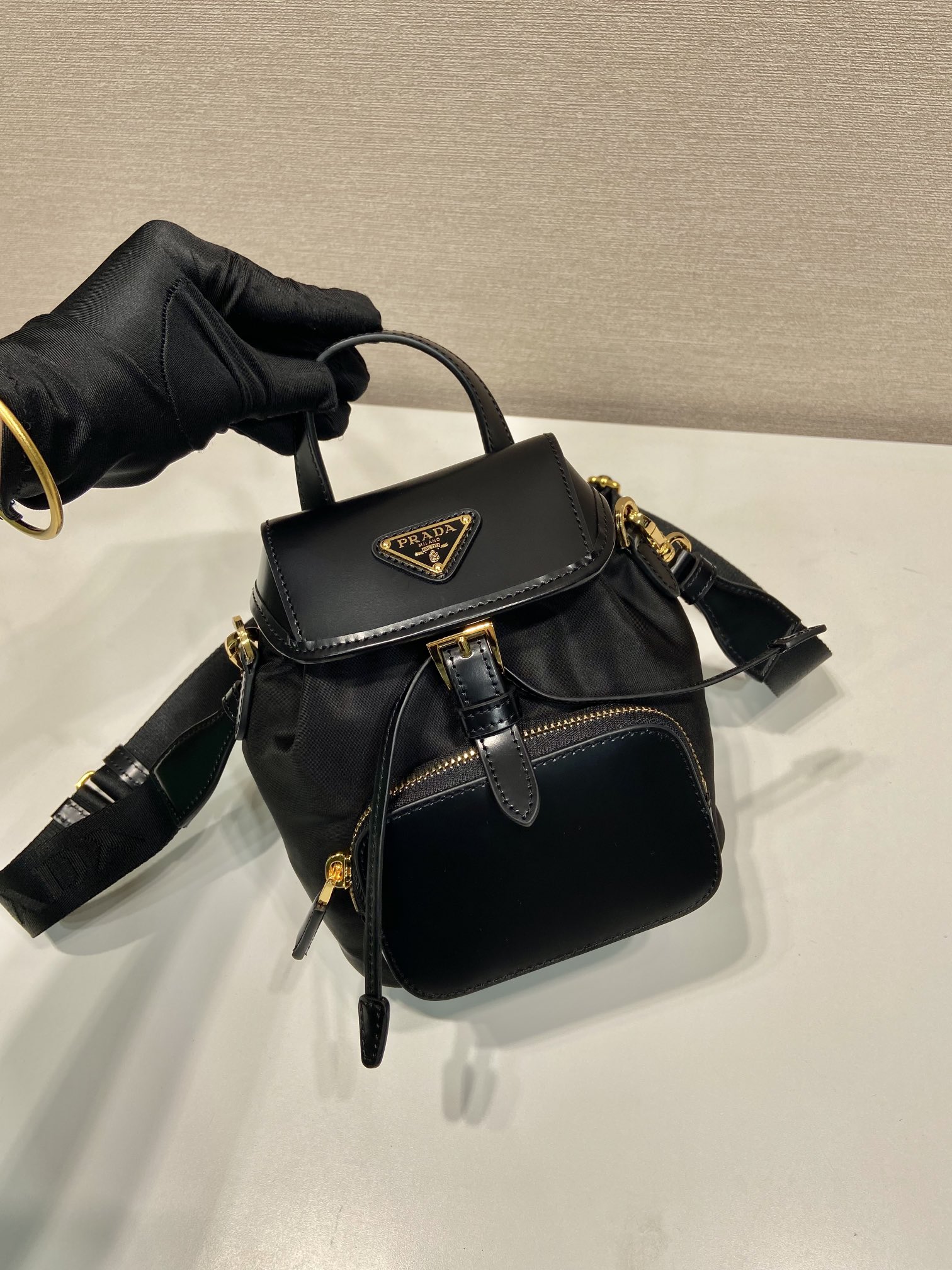 Pra*a backpack 1bz075 -16*18*10.5cm