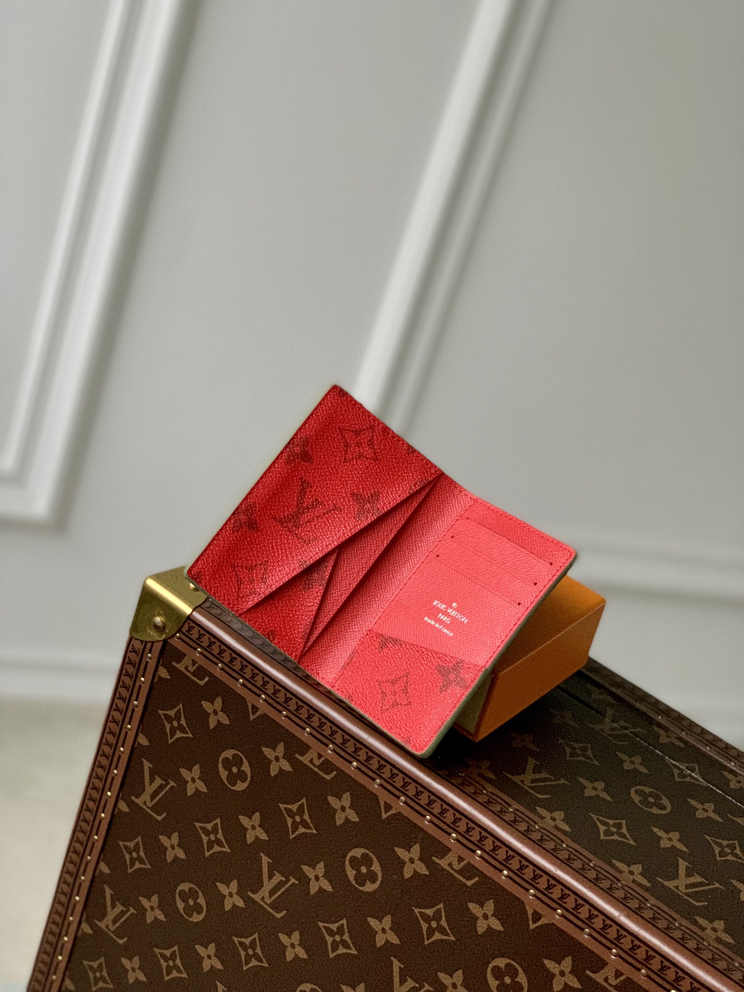 l0*is V*t0n aerogram wallet-8 x 11 x 1cm