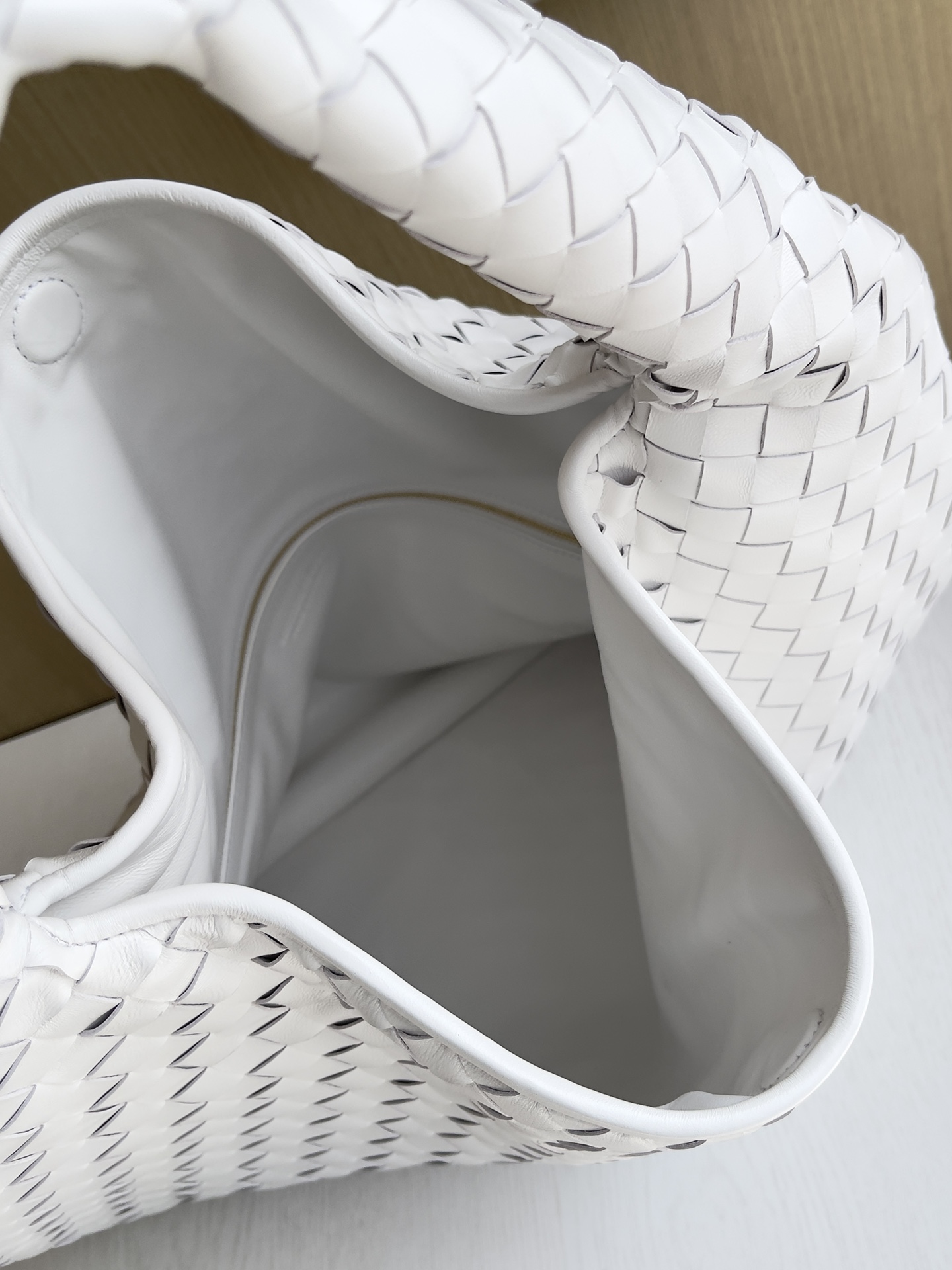 bo*te*ga Ve*ne*ta hop bag-53*24*13cm