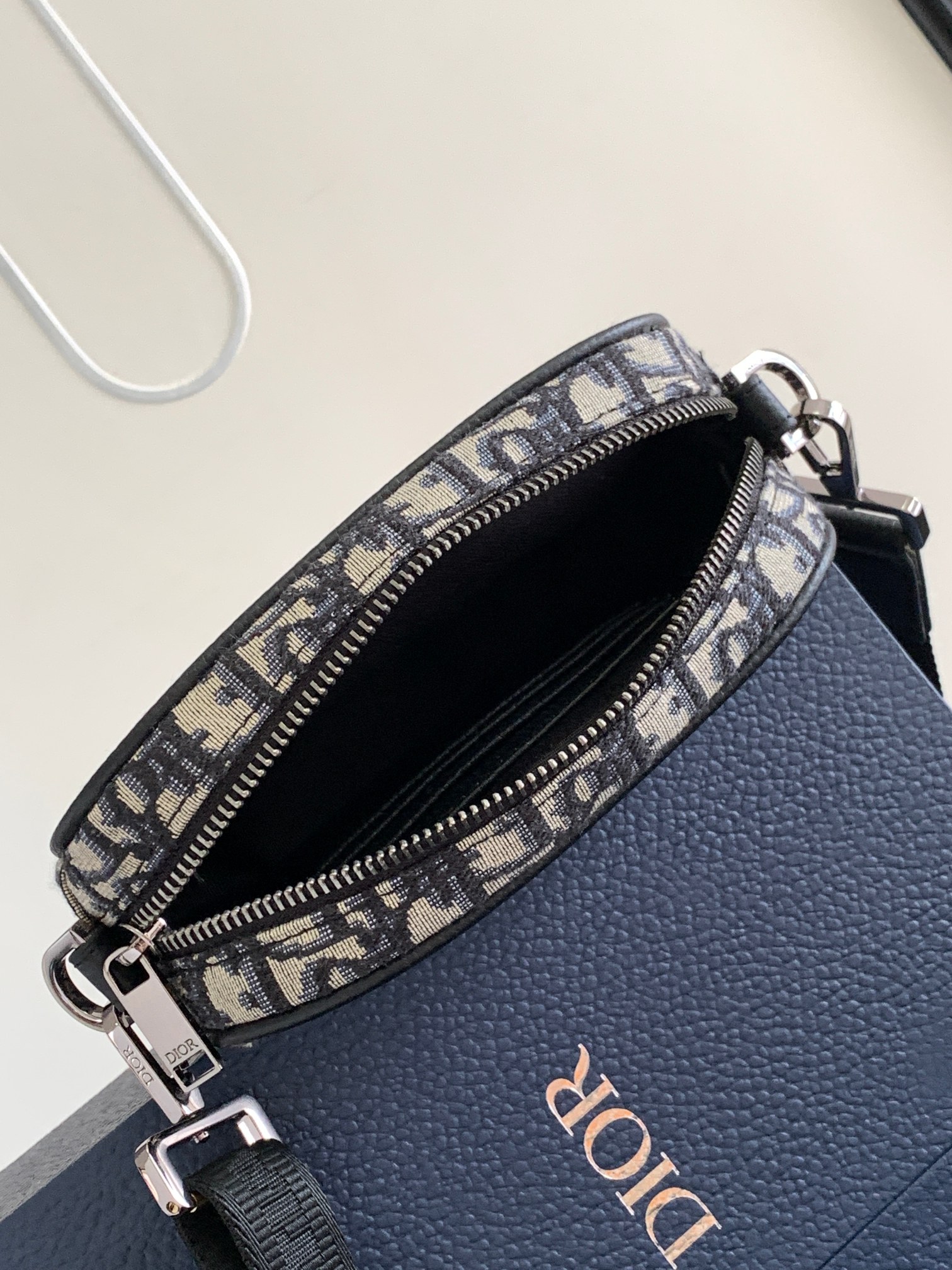 D*or safari messenger bag-17 x 12.5 x 4cm