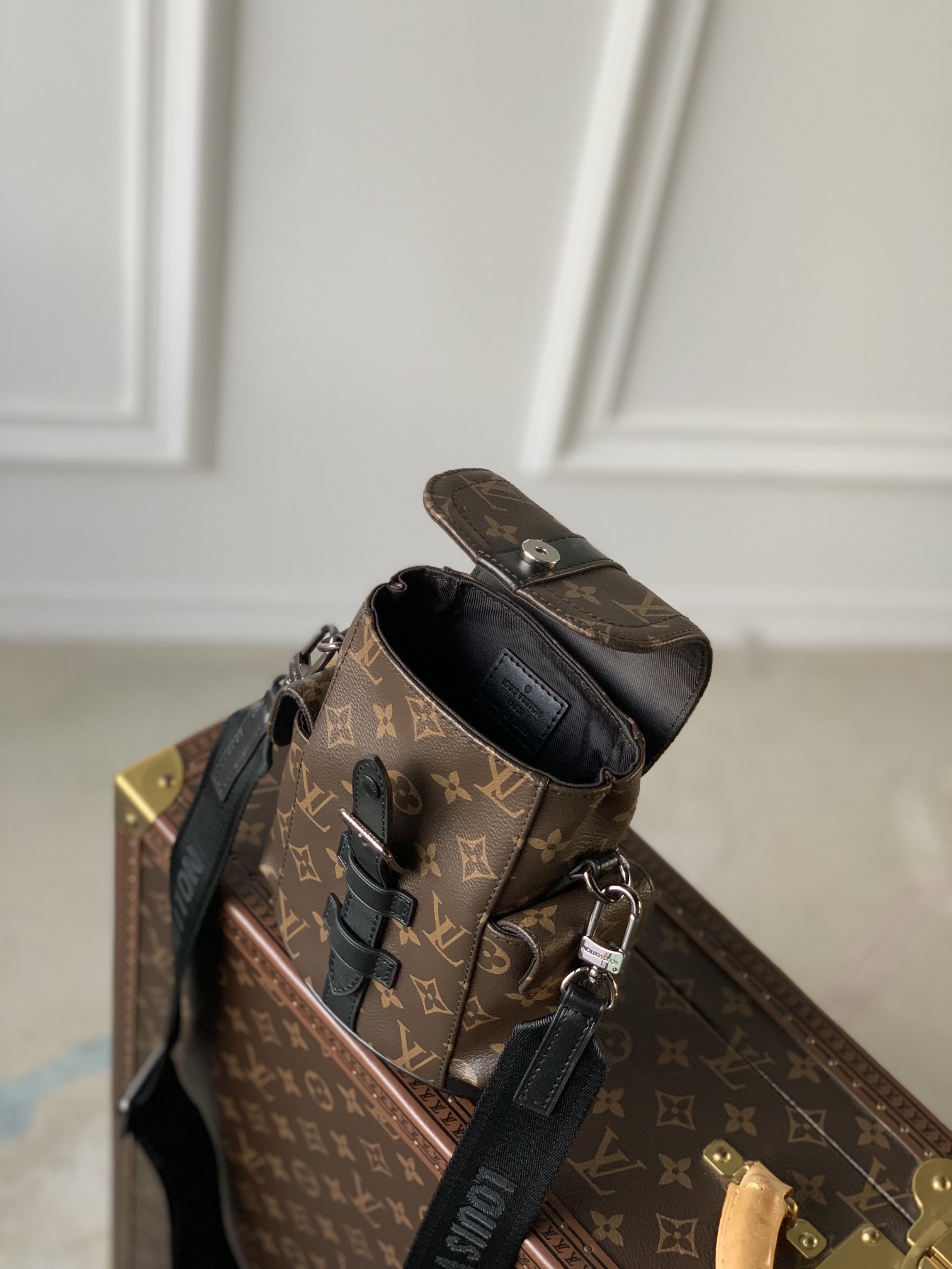 l0*is V*t0n nano christopher bag-14 x 19 x 6cm