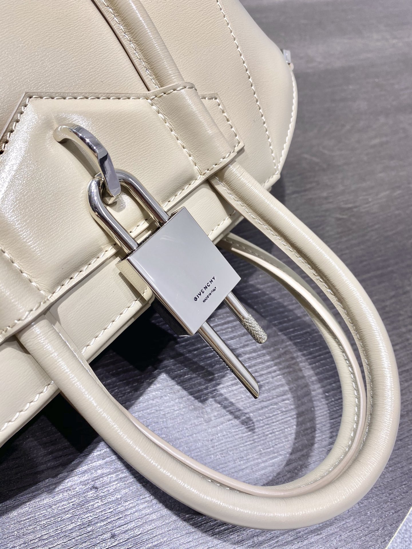 G1uenchy antigona tote-22*20*13cm