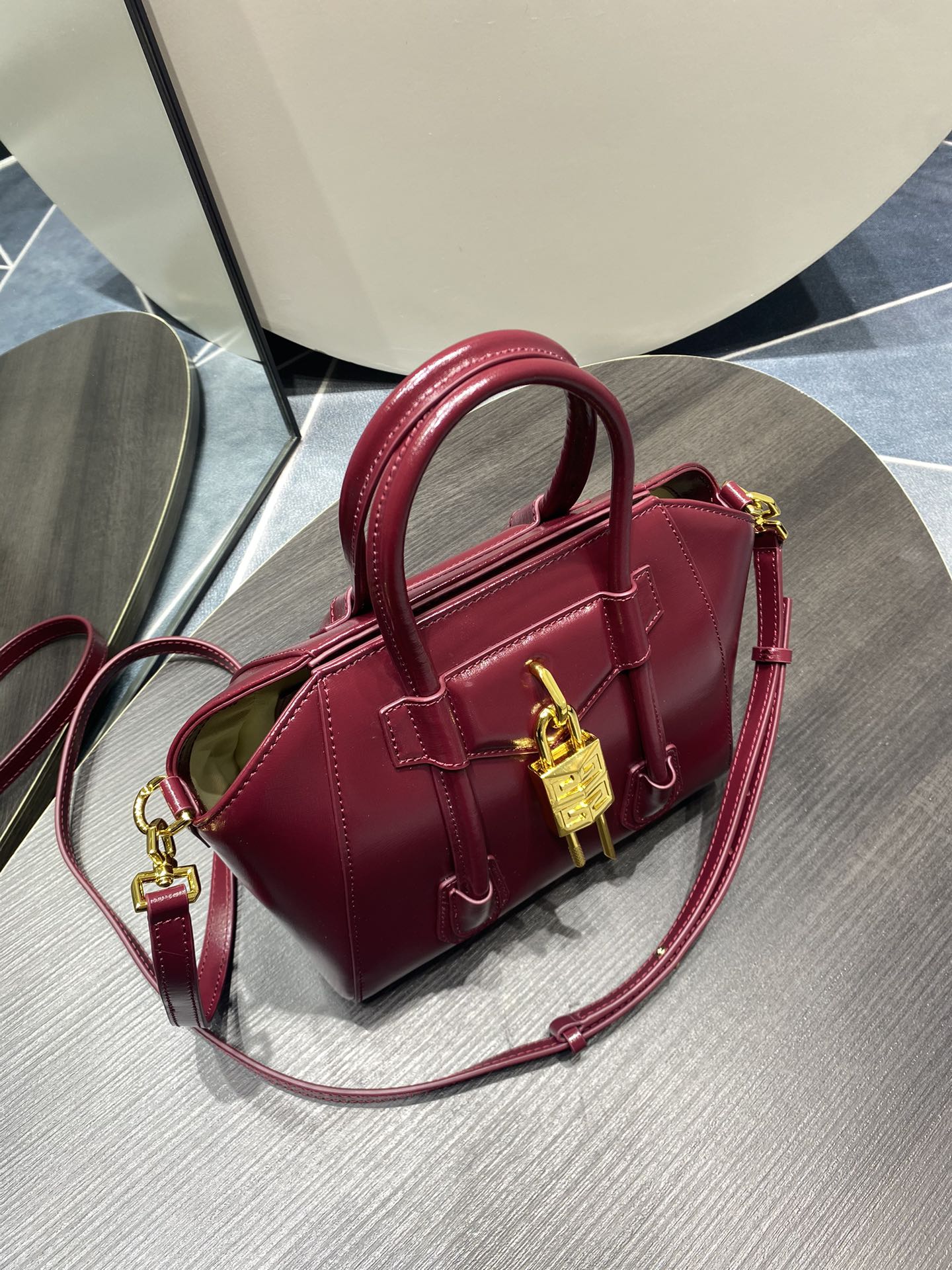 G1uenchy antigona tote-22*20*13cm