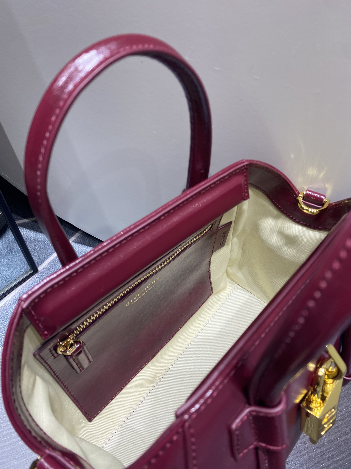 G1uenchy antigona tote-22*20*13cm