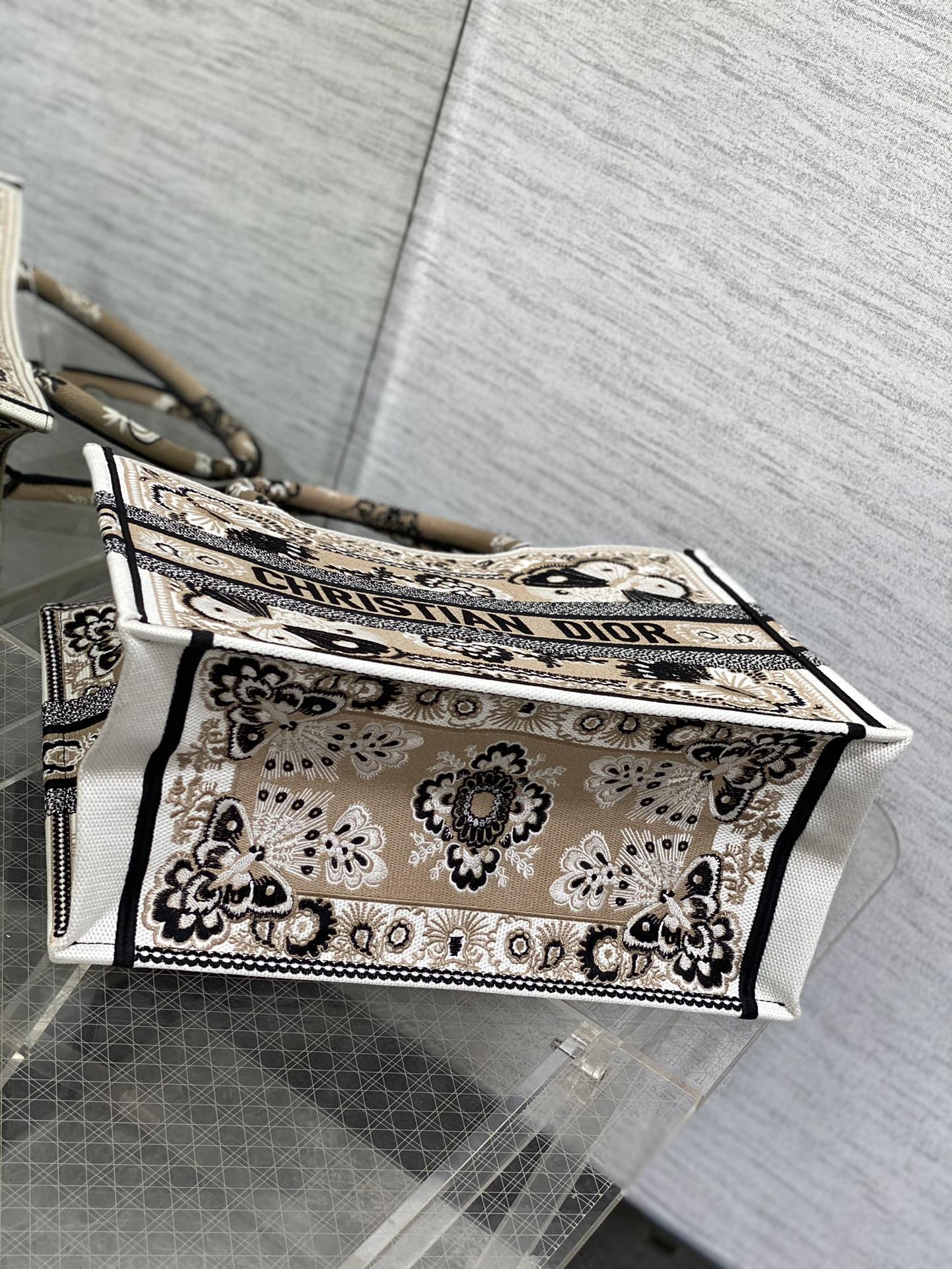 D*or small book tote-36.5cm