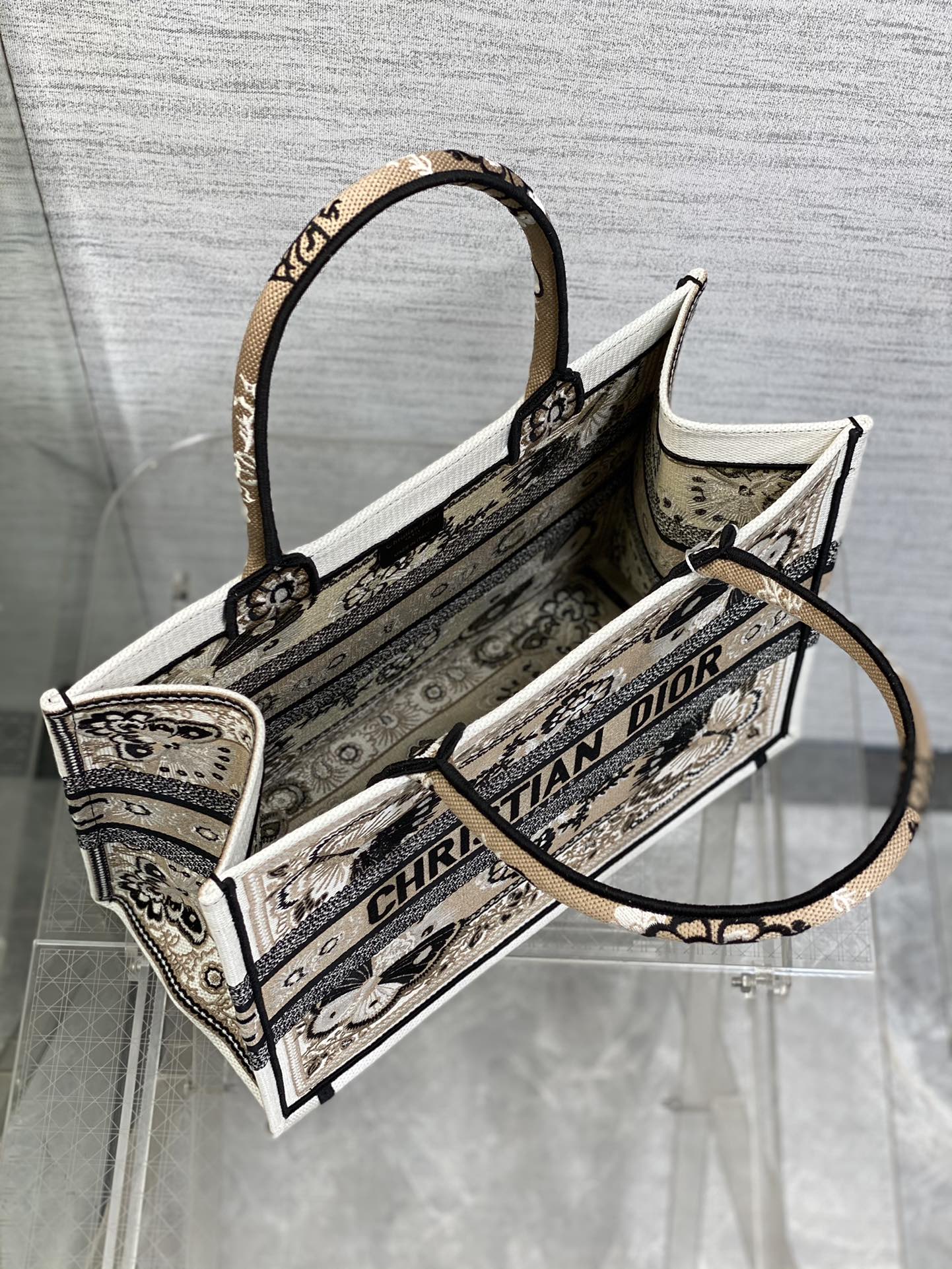 D*or small book tote-36.5cm