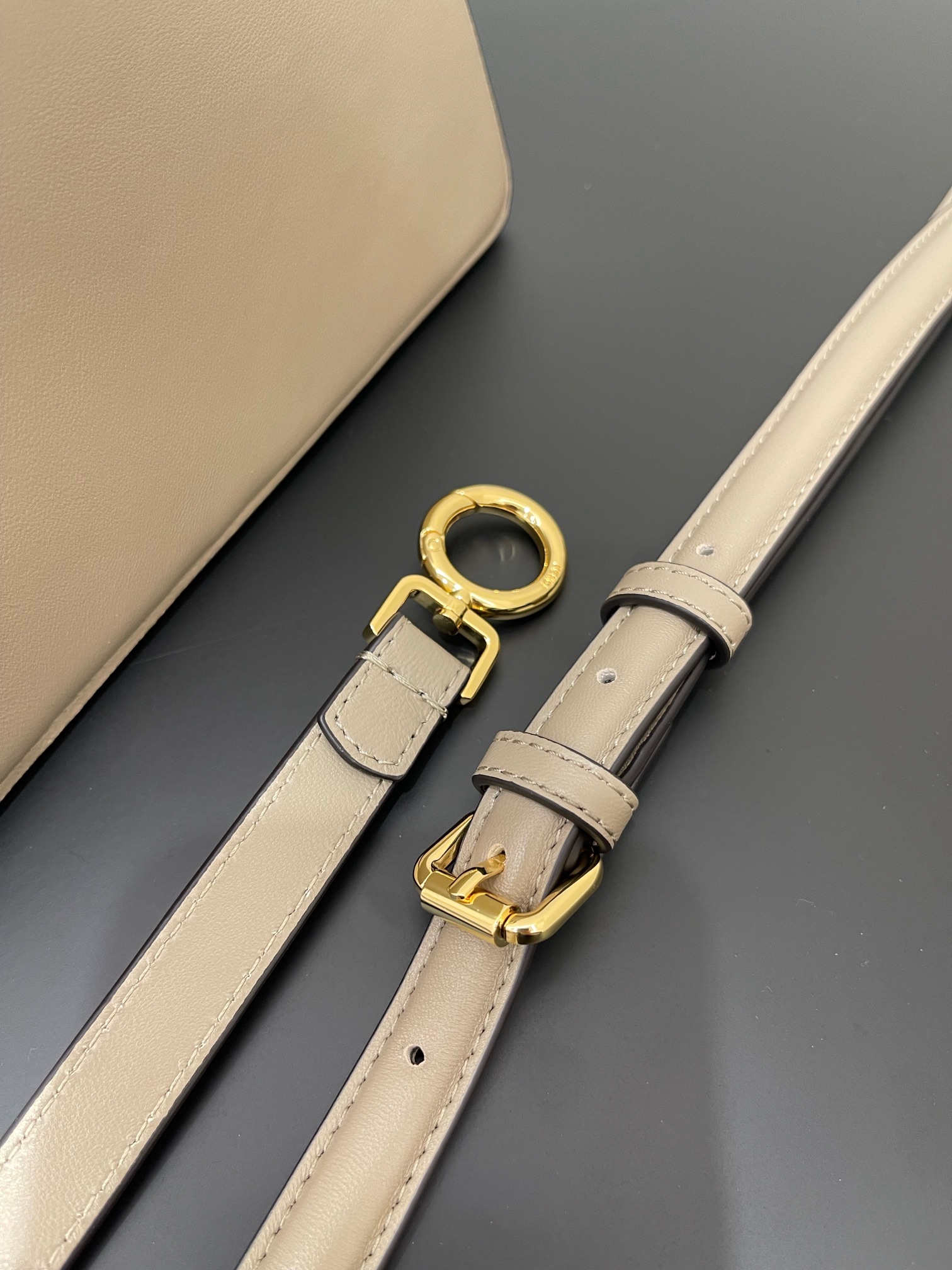 F**di peekaboo iseeu bag-20x11x15cm