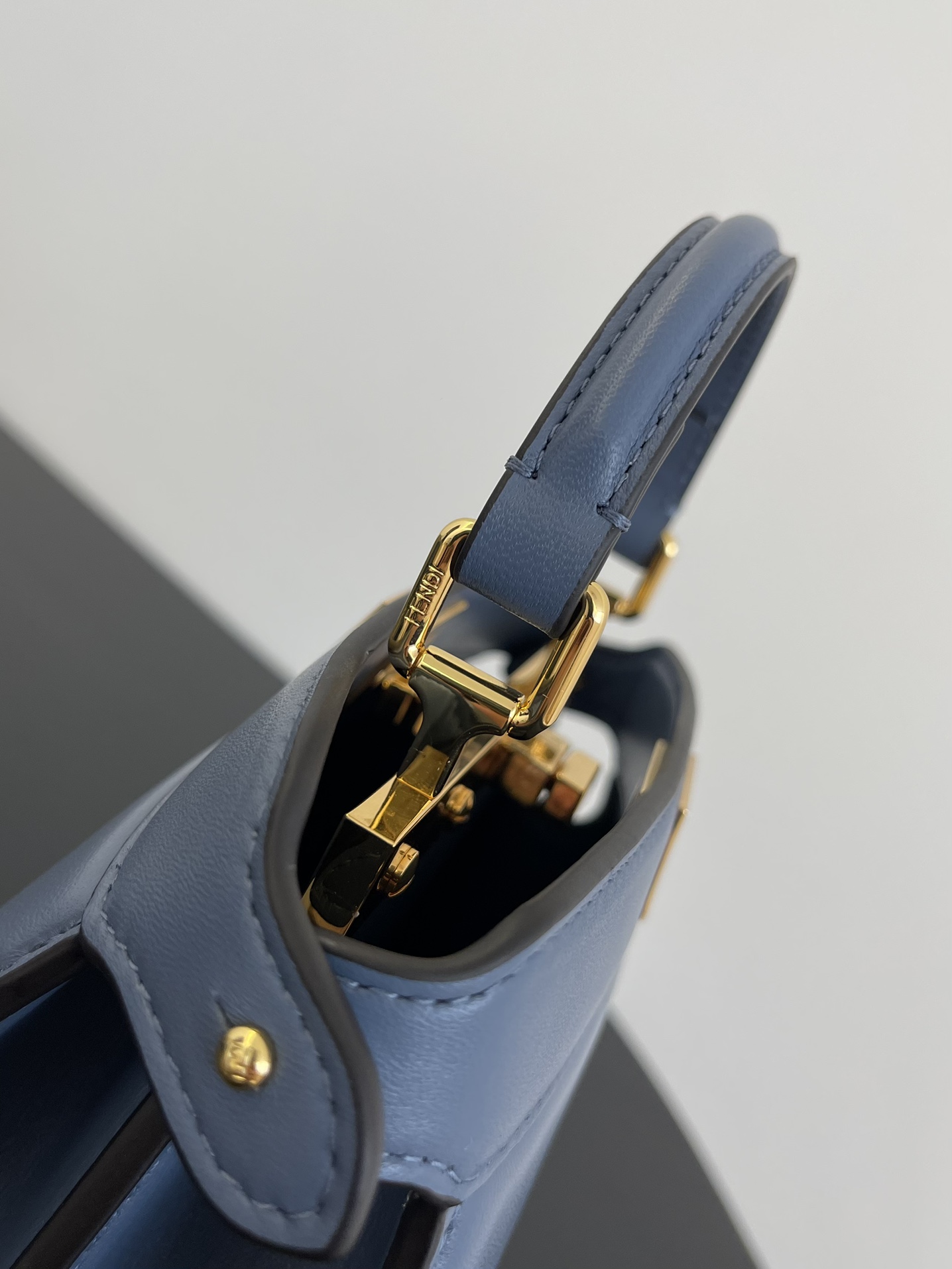 F**di peekaboo iseeu bag-20x11x15cm