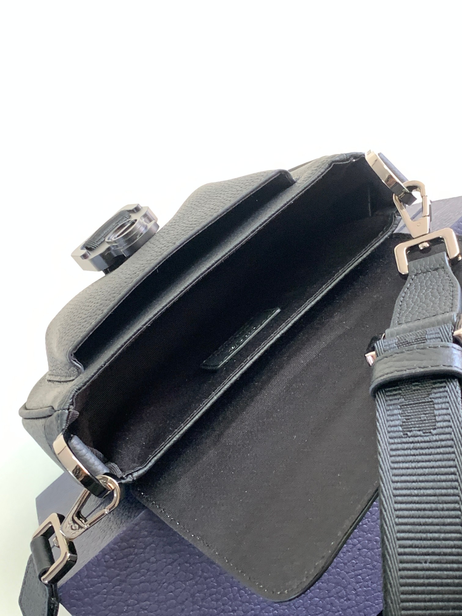 D*or hit the road handbags-19 x 11 x 4cm