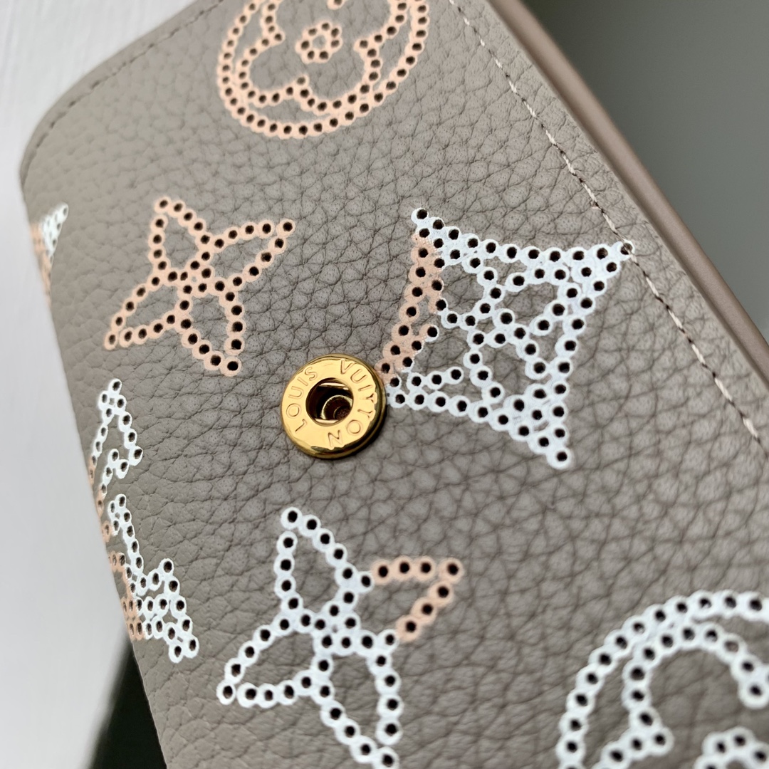 l0*is V*t0n wallet-10.5 x 5.5 x 1cm