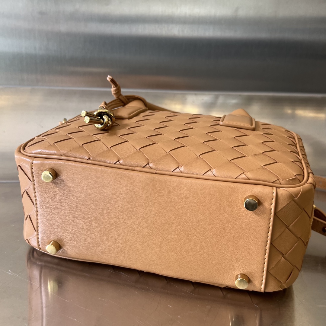 bo*te*ga Ve*ne*ta getaway bag-23.5x17.5x9cm