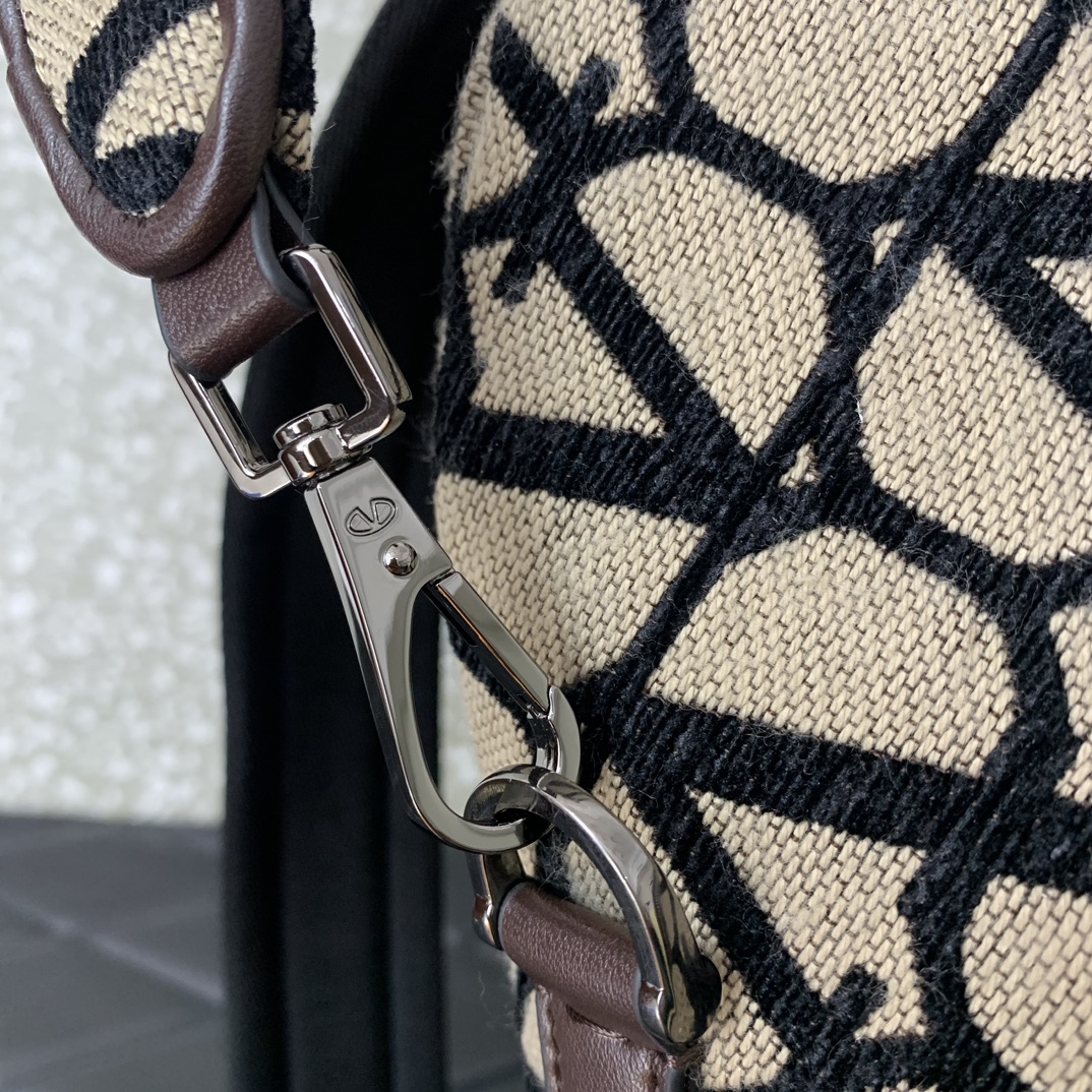 Va1e*ntin0 garavani la troisieme toile lconographe bakcpack-30*42*33cm