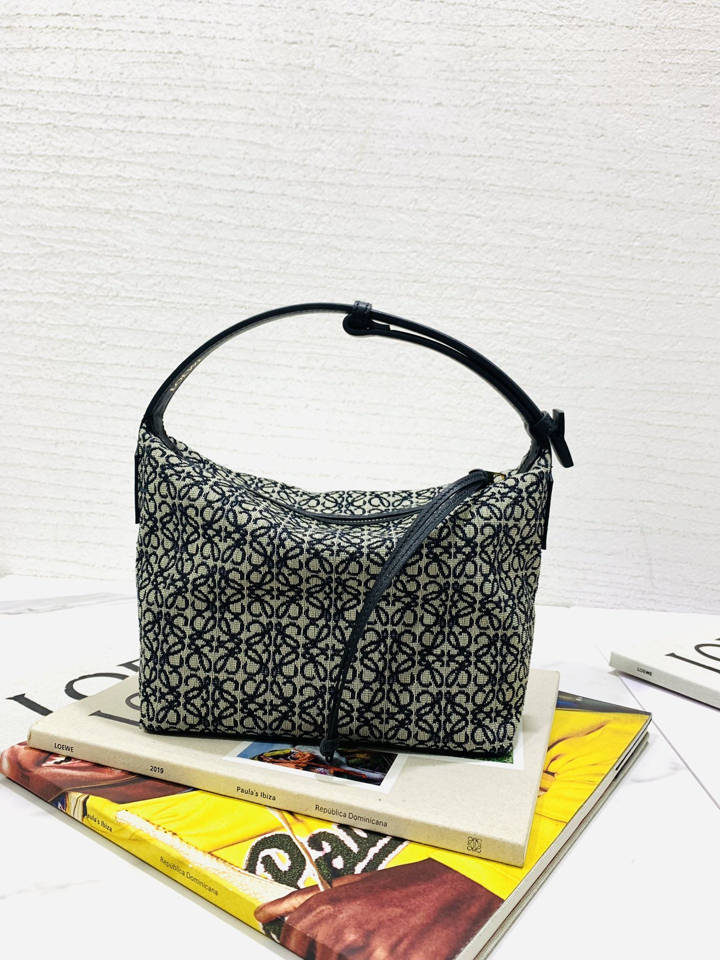 L0ew* cubi bag-20.5×17×12.5cm