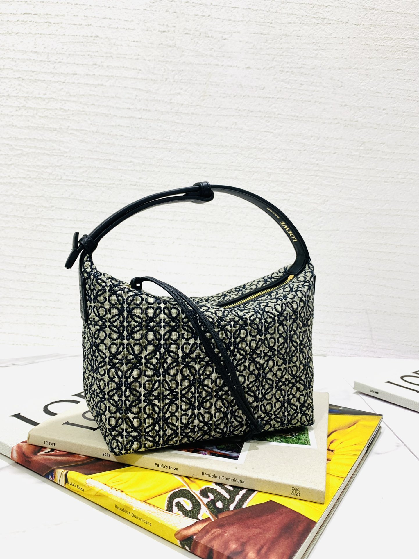 L0ew* cubi bag-20.5×17×12.5cm