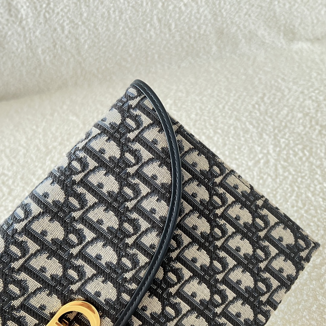 D*or 30 montaigne avenue pouch- 30*18*2cm