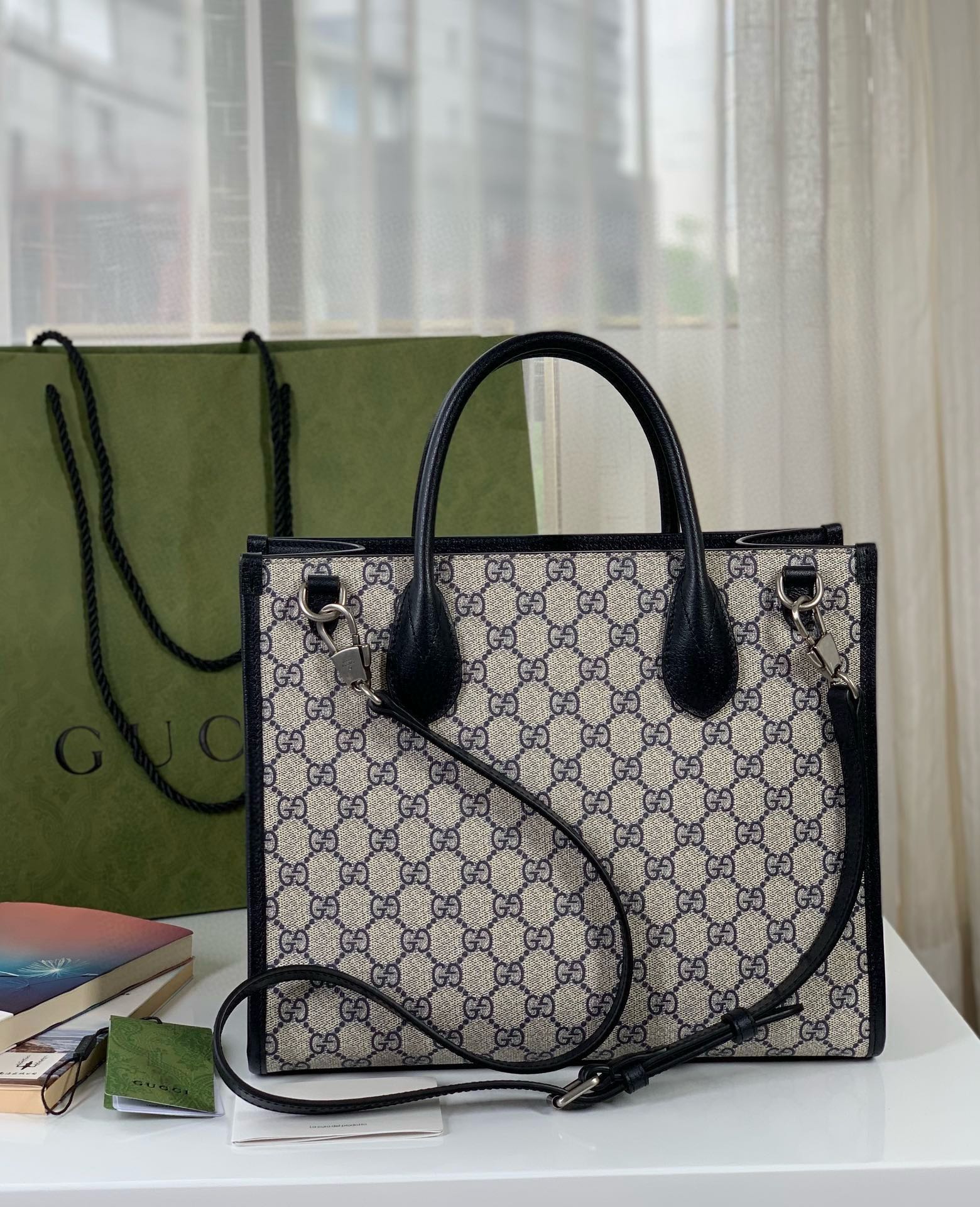 G*u*i ggtote bag-31x26.5x14cm