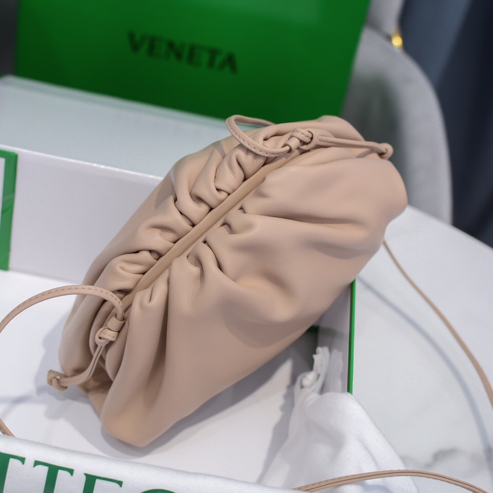 bo*te*ga Ve*ne*ta the pouch bag-22*9cm