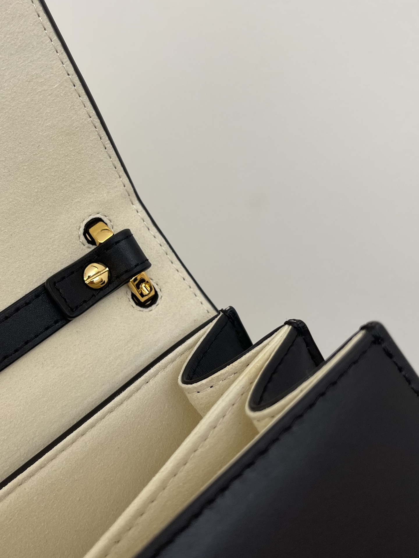 F**di kan u-25x17x10cm