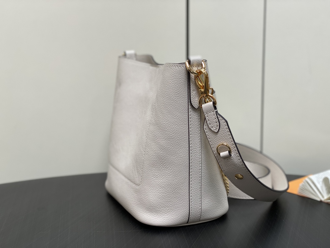 l0*is V*t0n lock and walk handlebag-m24006-20*20.5*12cm