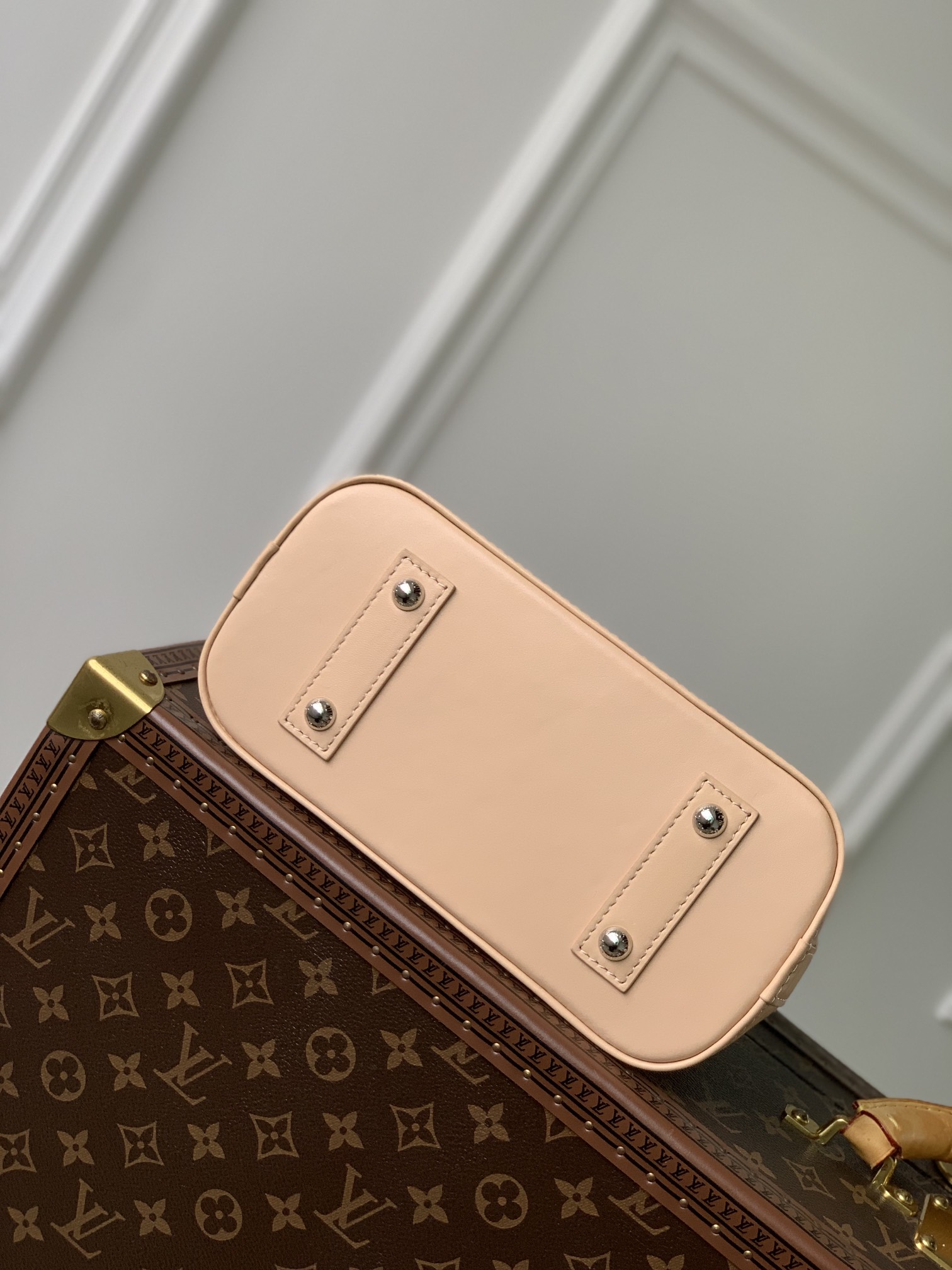 l0*is V*t0n alma bb m24062-23.5 x 17.5 x 11.5cm