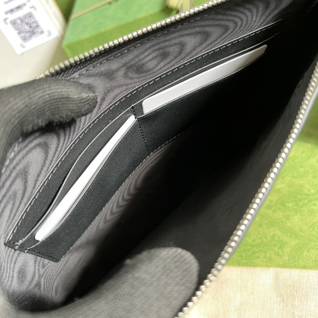 G*u*i pouch-28*21*1.5cm