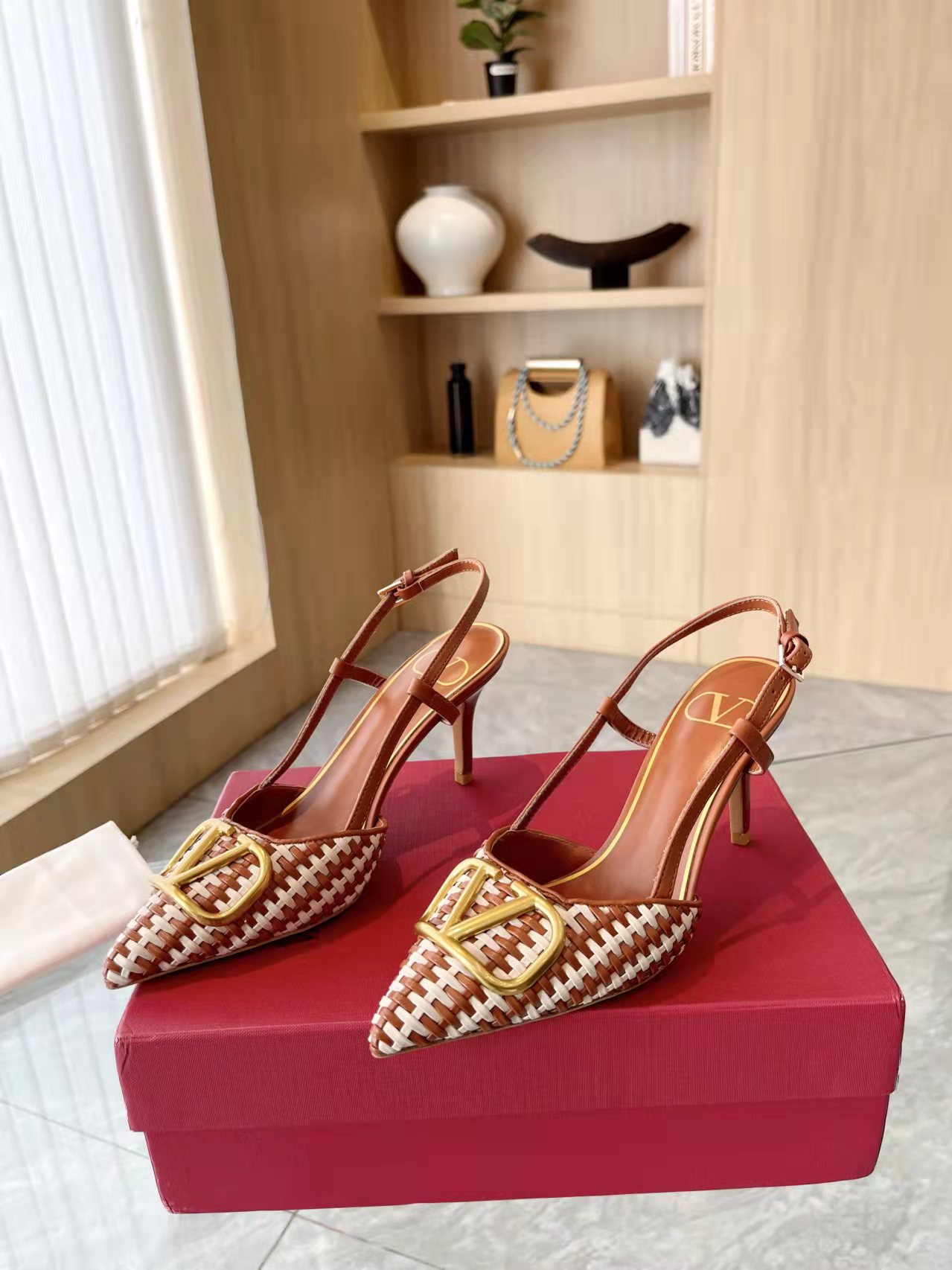 Va1e*ntin0 2024ss heels