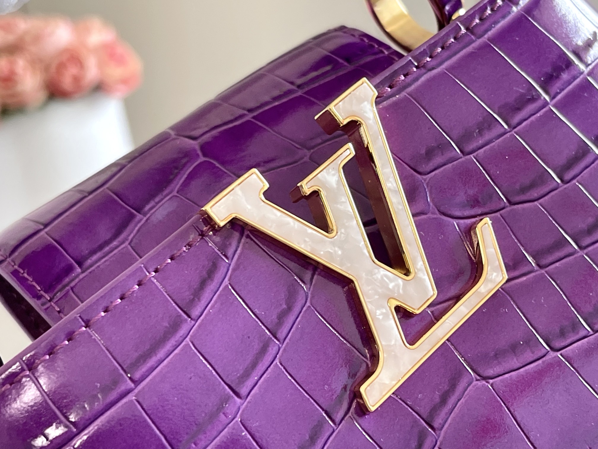 l0*is V*t0n capucines handlebag