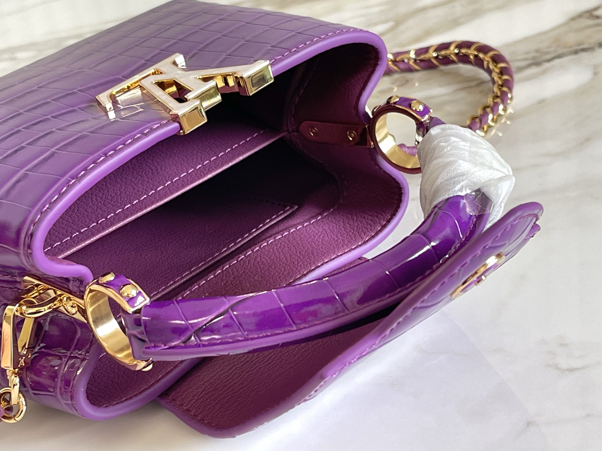 l0*is V*t0n capucines handlebag