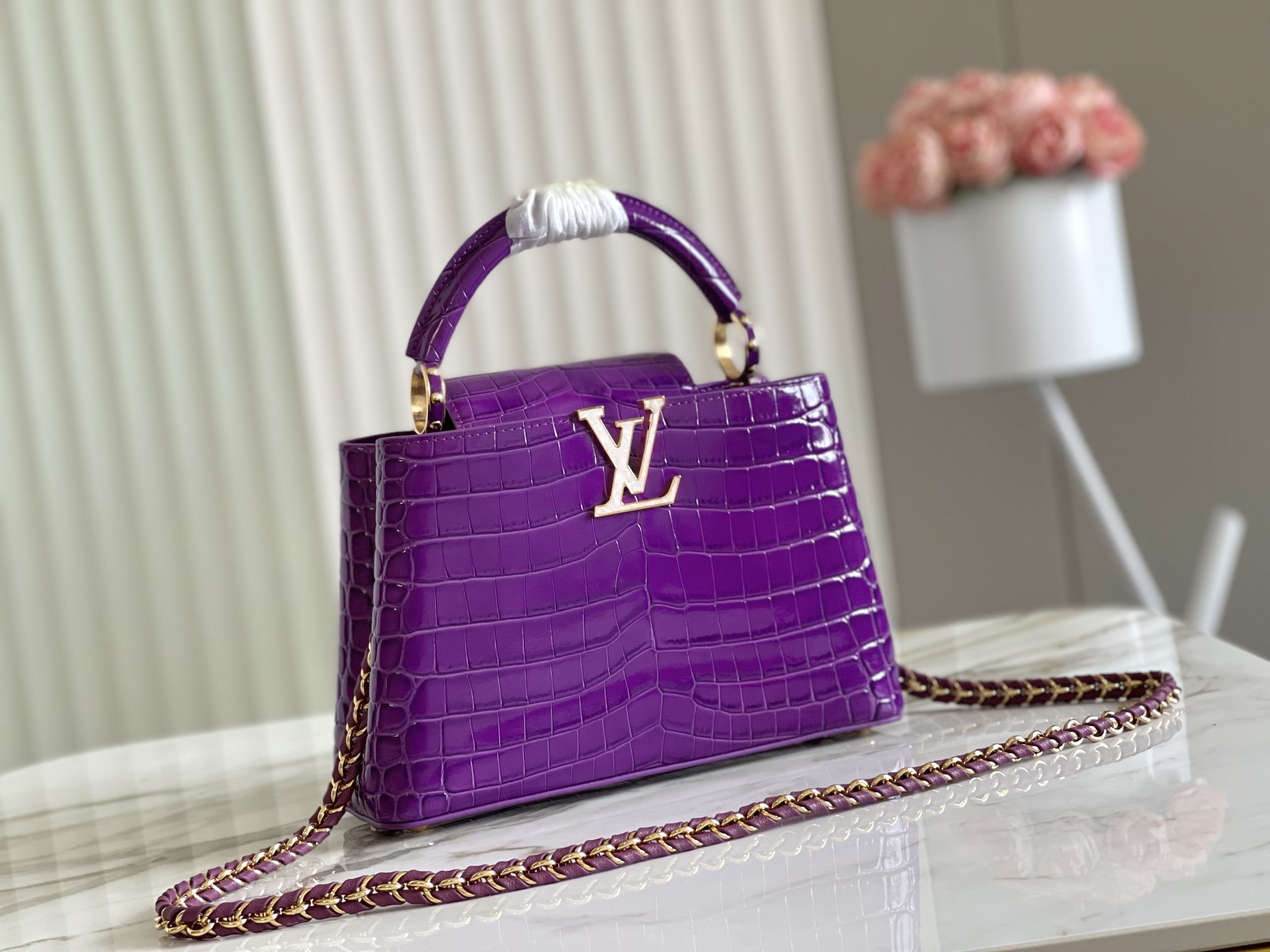 l0*is V*t0n capucines handlebag