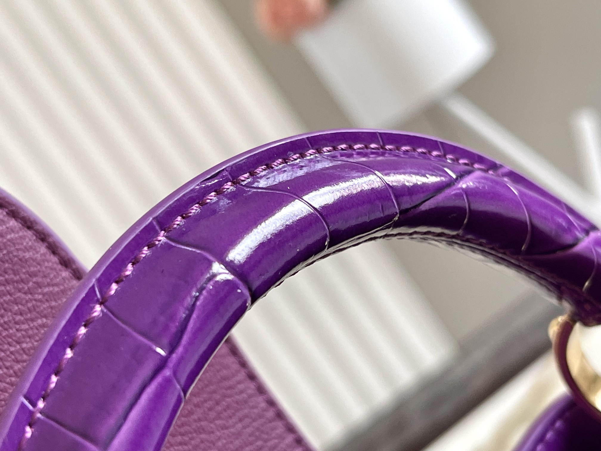 l0*is V*t0n capucines handlebag