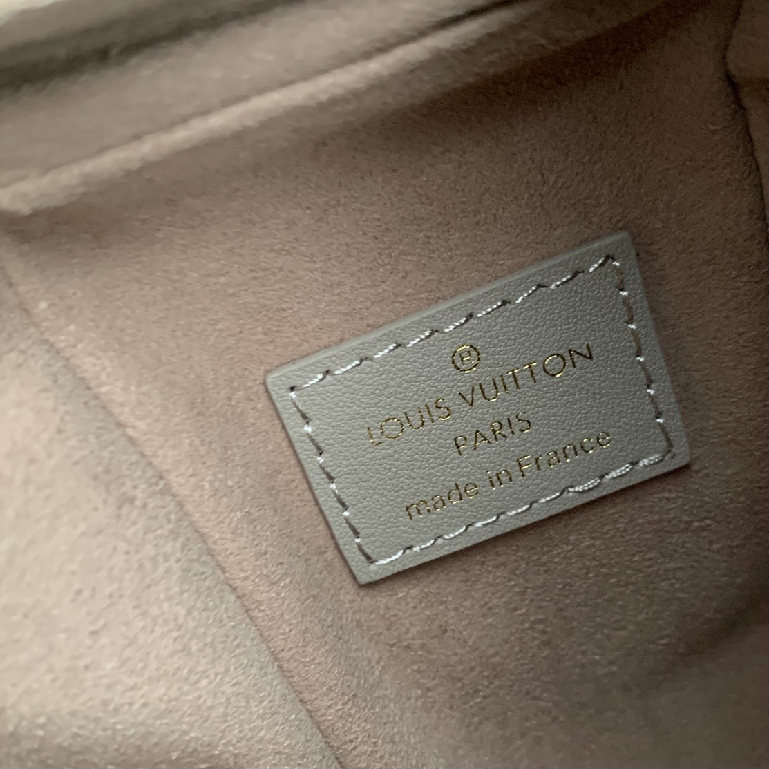 l0*is V*t0n side trunk pm- m22944-21 x 14 x 6cm