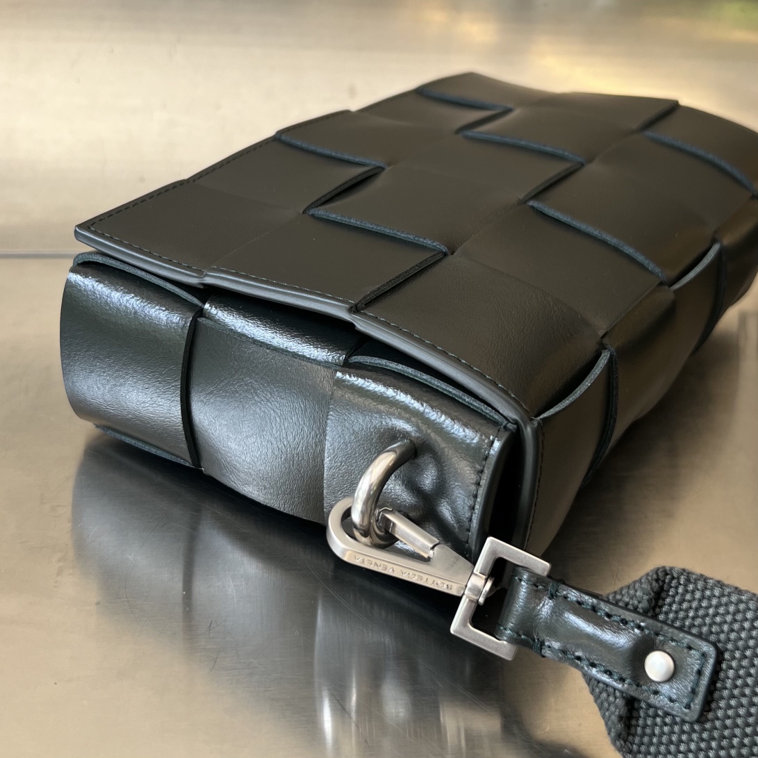 bo*te*ga Ve*ne*ta crossbody bag-23x15x5cm