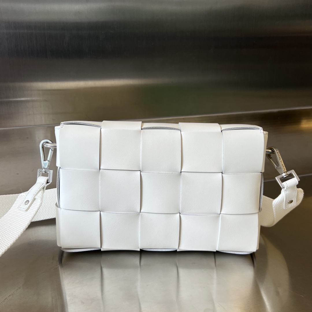 bo*te*ga Ve*ne*ta crossbody bag-23x15x5cm