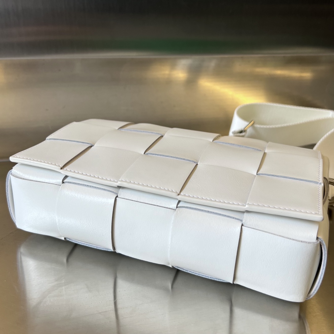 bo*te*ga Ve*ne*ta crossbody bag-23x15x5cm