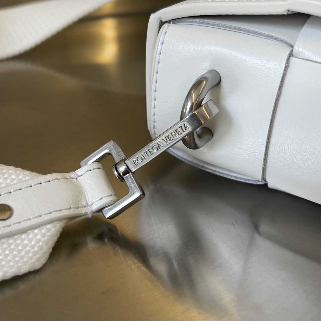 bo*te*ga Ve*ne*ta crossbody bag-23x15x5cm