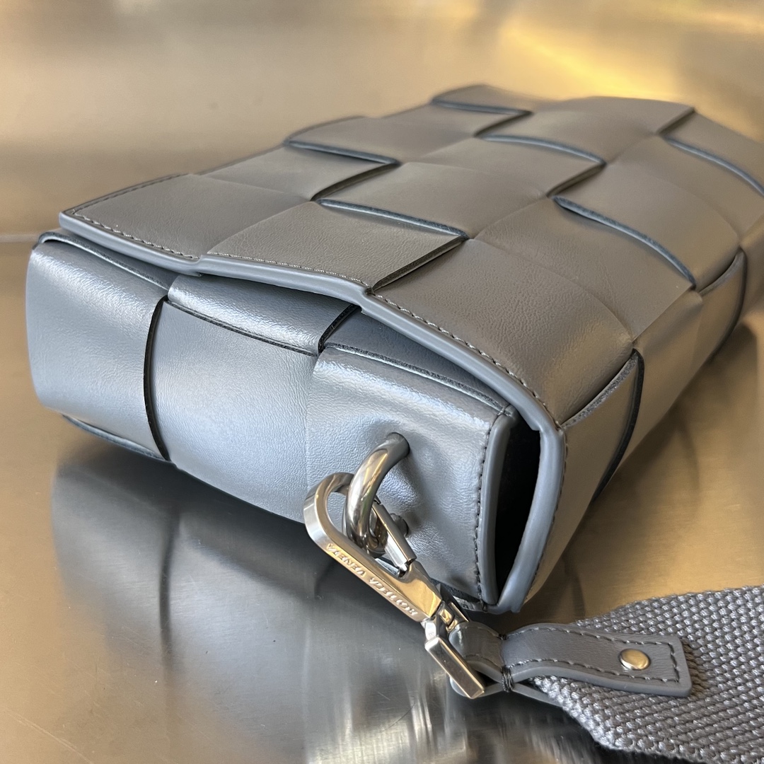 bo*te*ga Ve*ne*ta crossbody bag-23x15x5cm