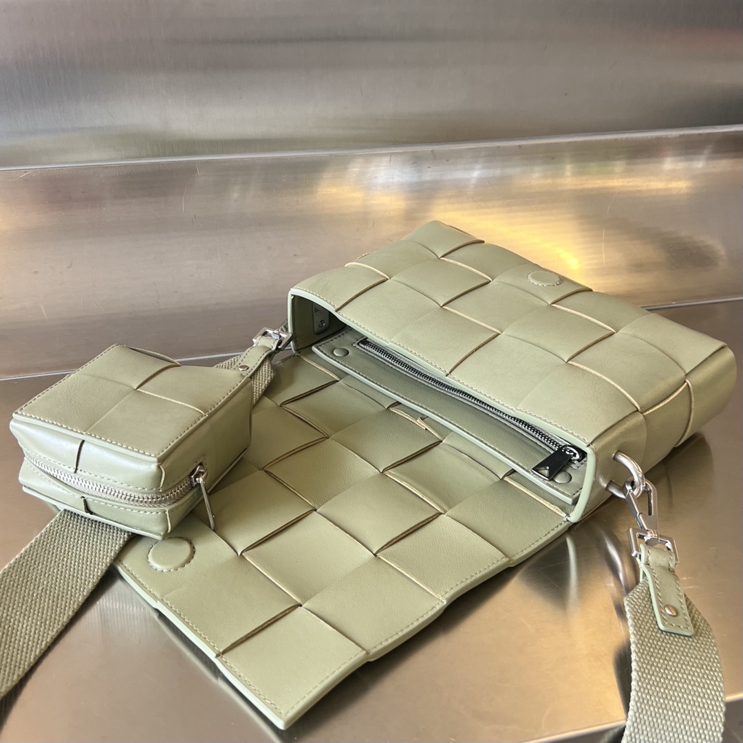 bo*te*ga Ve*ne*ta crossbody bag-23x15x5cm