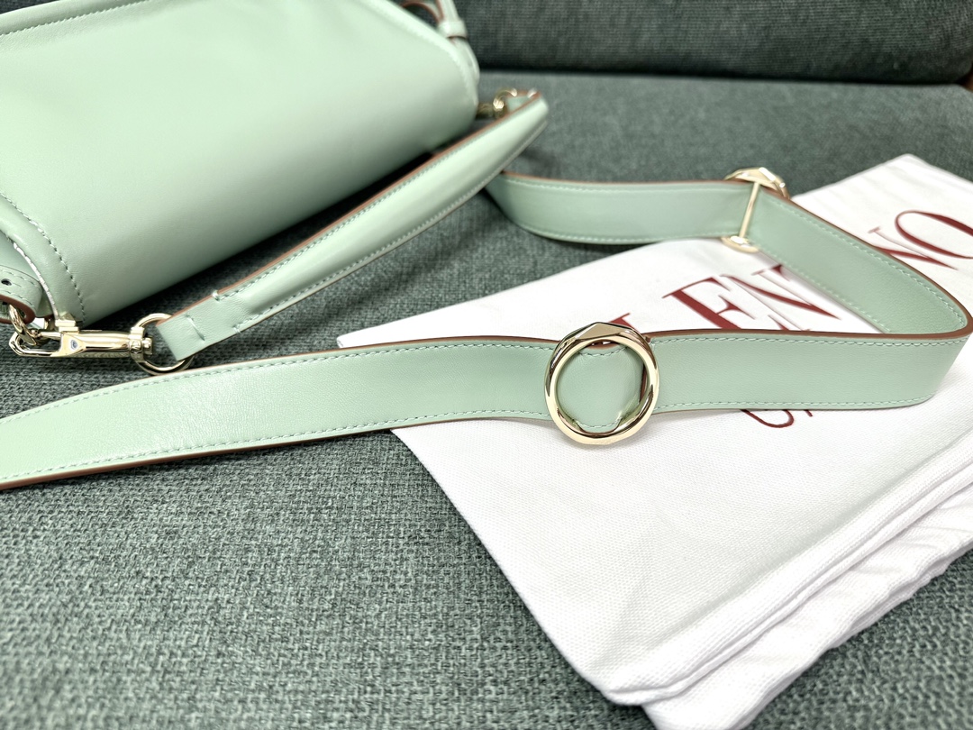 Va1e*ntin0 vlogo signature bag-26*1399cm