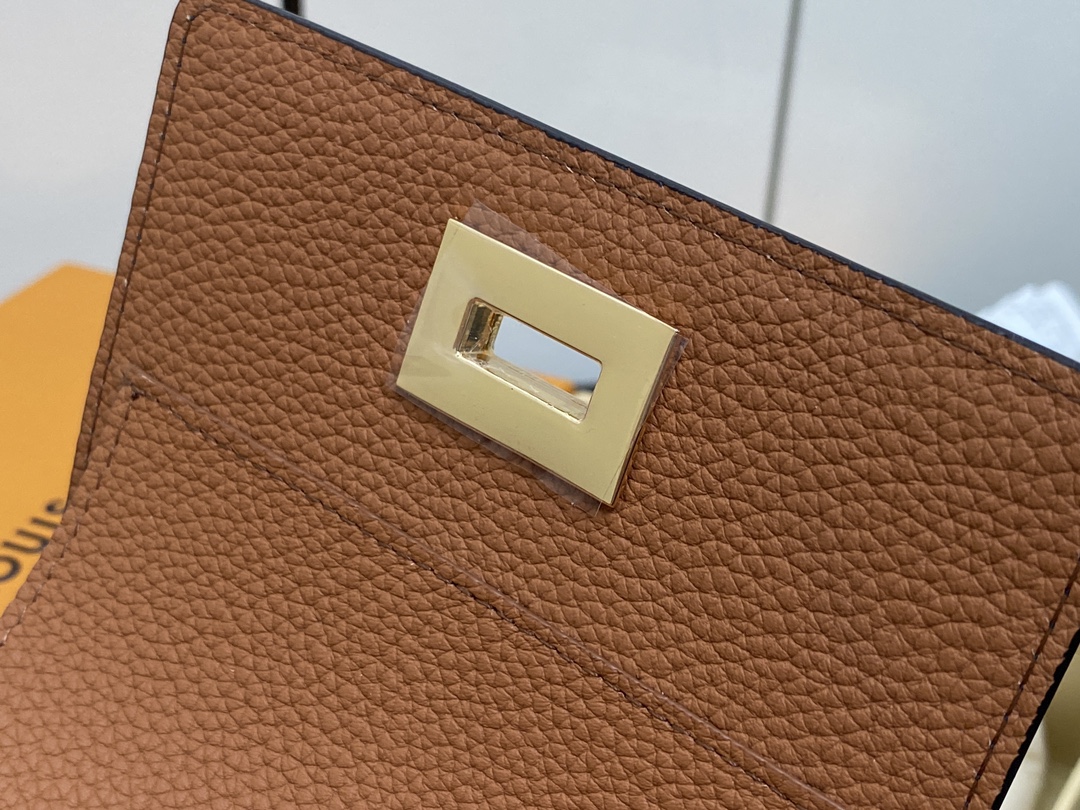 l0*is V*t0n victorine on my side12*9.5*2.5cm