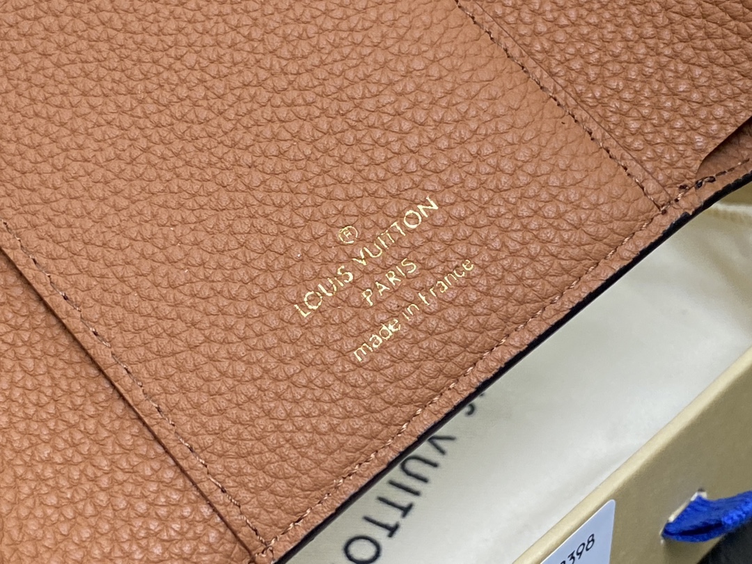 l0*is V*t0n victorine on my side12*9.5*2.5cm