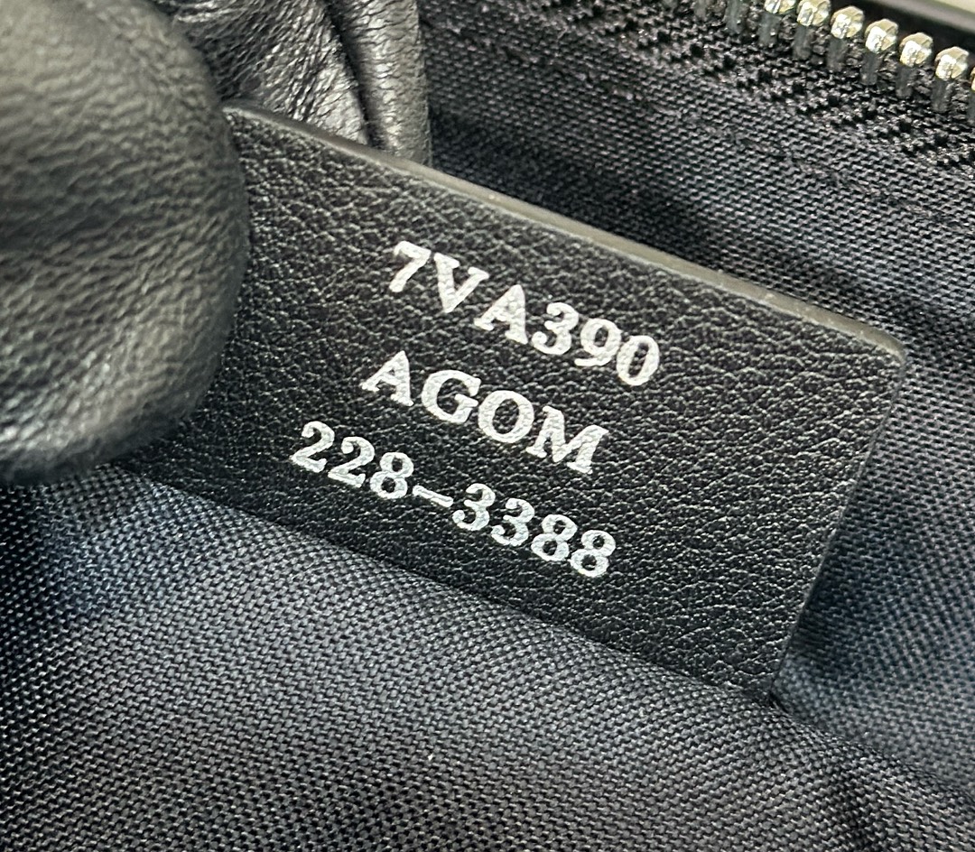 F**di baguette bag-33.5x23cm