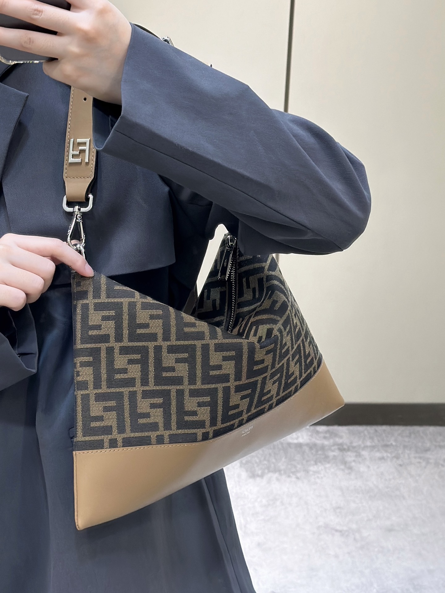 F**di baguette bag-33.5x23cm