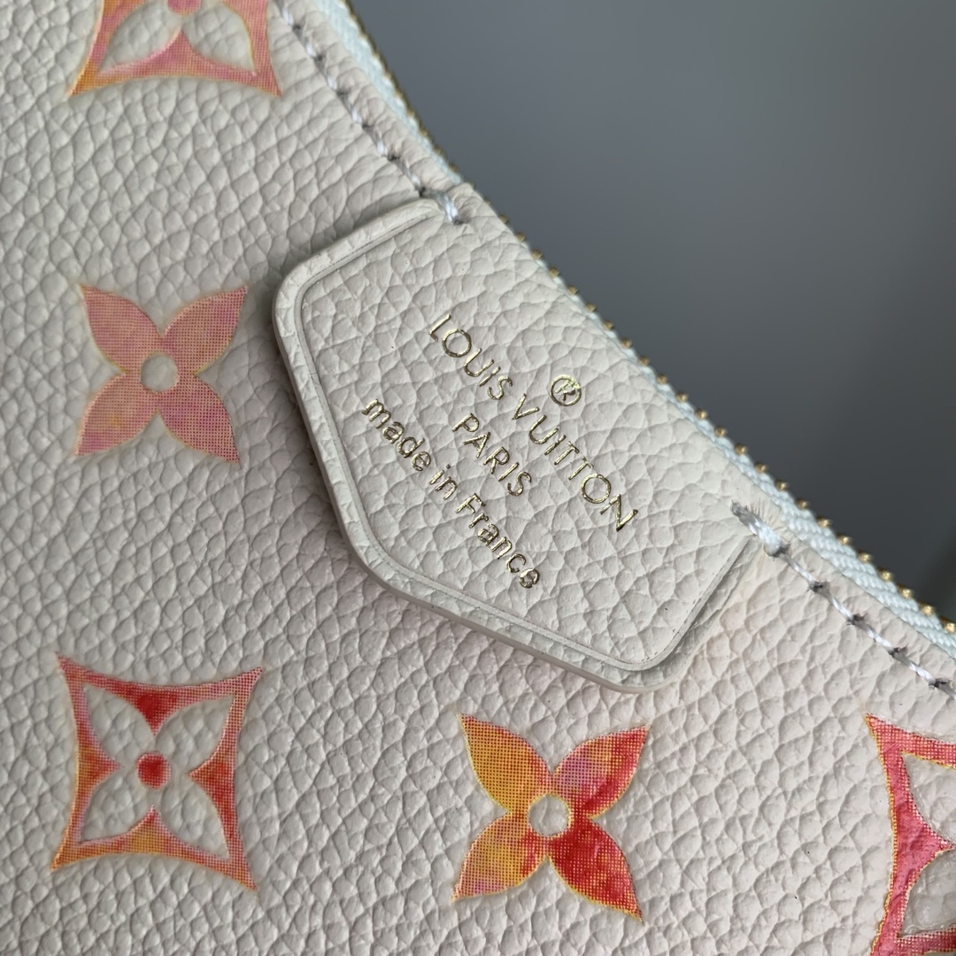 l0*is V*t0n easy pouch on strap-19x11.5x3cm