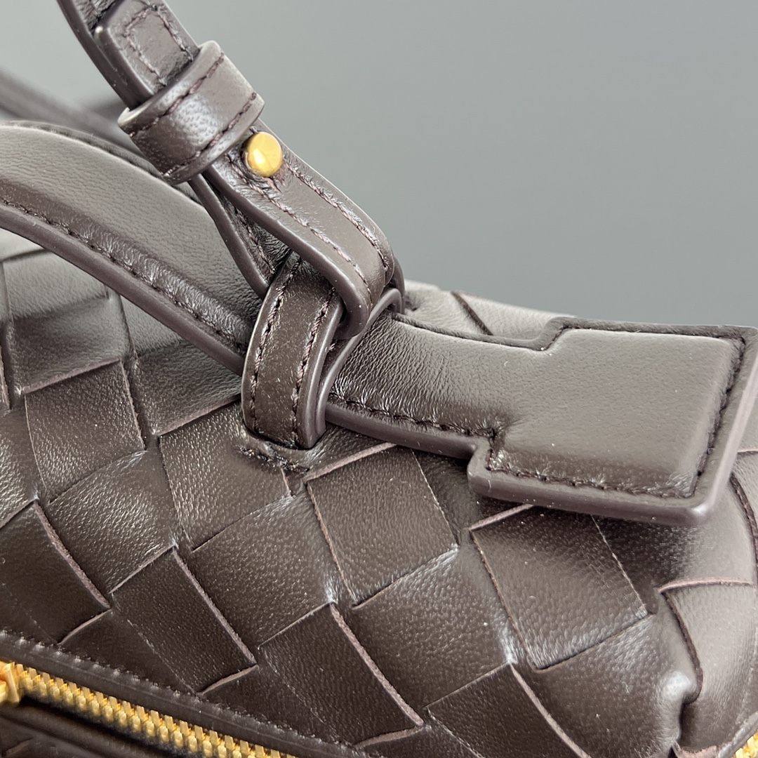 bo*te*ga Ve*ne*ta vanity case bag-22x12.5x5cm